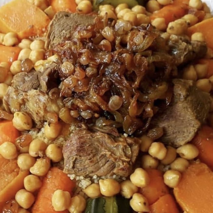 Couscous agneau, légumes et raisins secs