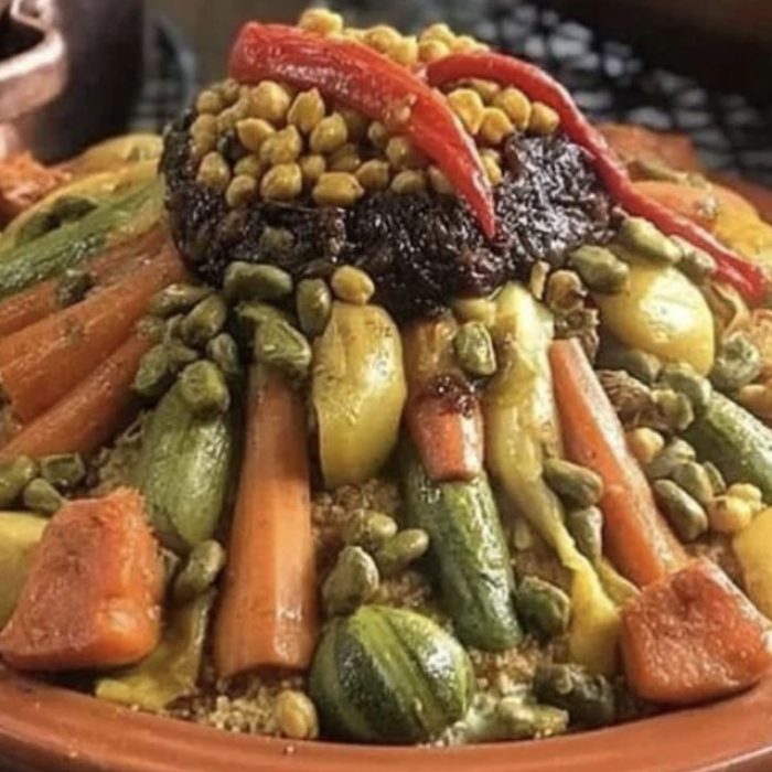 Couscous veggie sauce oignons caramélisés raisins secs